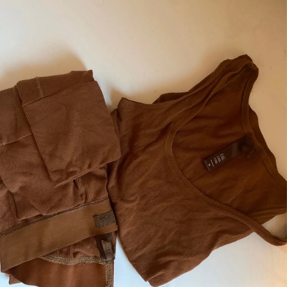 Skims Kim kardashian set - Picture 4 of 5